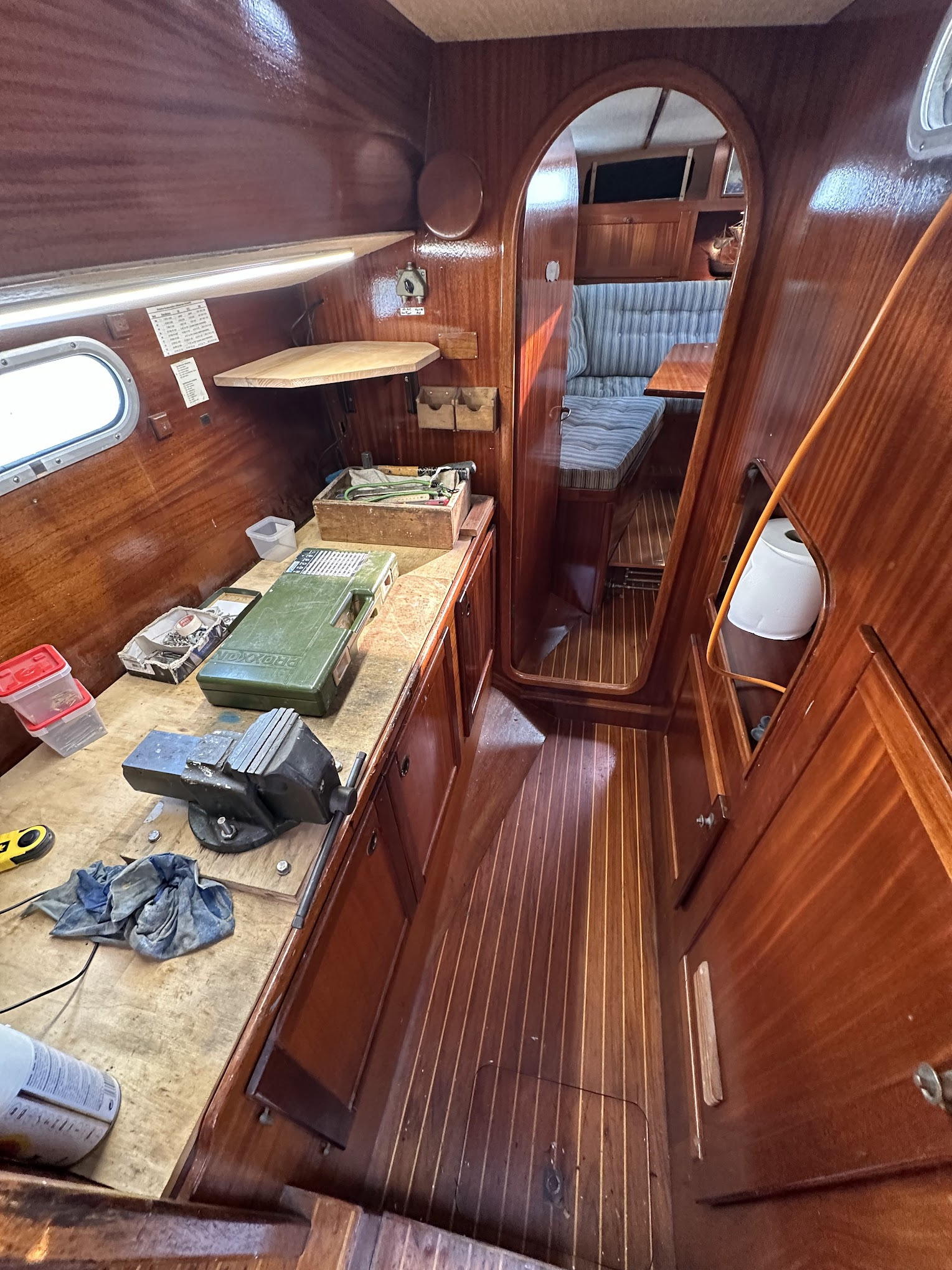 Werkstatt im Durchgang nach achtern